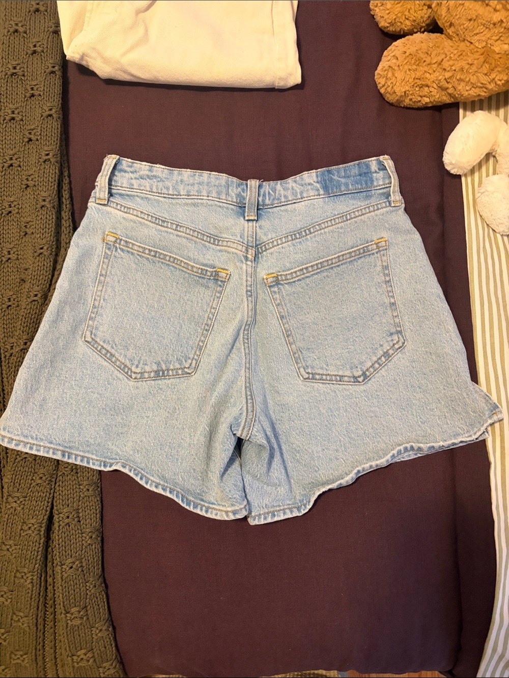 Abercrombie & Fitch curve love Light Wash High-Rise Denim Shorts - Picture 4 of 4